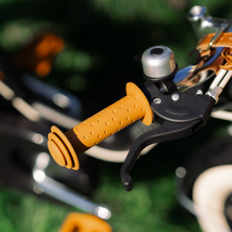 Vintage 16-inch Kids Bike 4-6 years Matte Black with basket & stabilisers