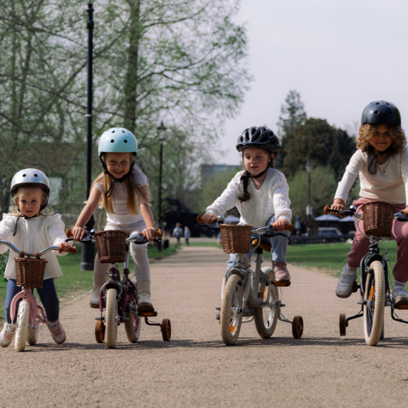 Vintage 16-inch Kids Bike 4-6 years Matte Black with basket & stabilisers