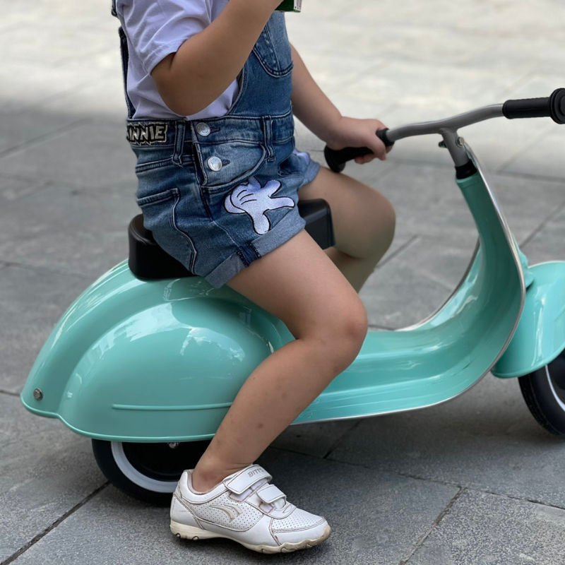 AMBOSSTOYS Primo Ride-On Scooter 2-5 years