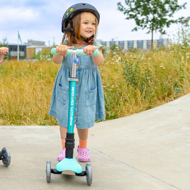 BOLDCUBE Kids Ocean Teeny Fold 3 Wheel Scooter 2-8 years