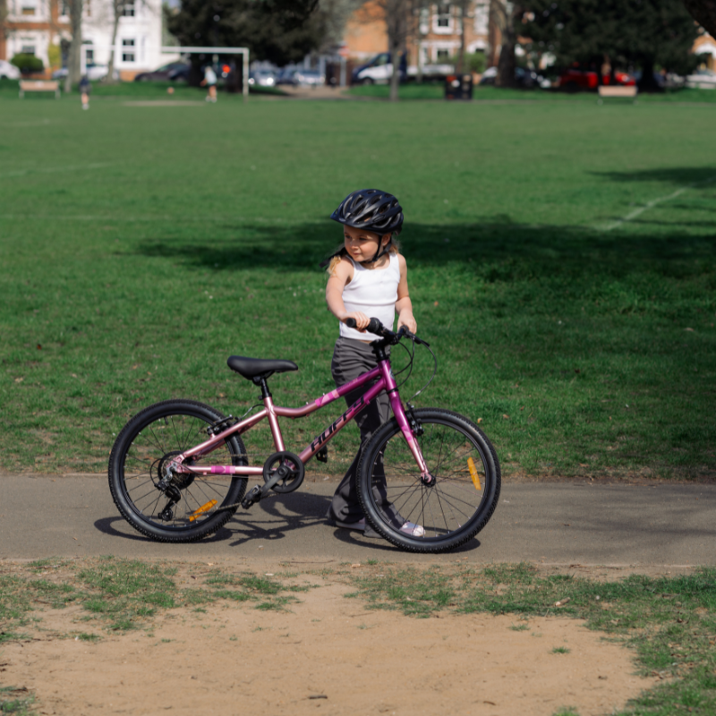 Lightweight 20-Inch Girls’ 7-Speed Bike | Neon Pink & Grey