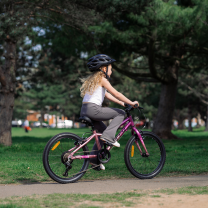 Lightweight 20-Inch Girls’ 7-Speed Bike | Neon Pink & Grey